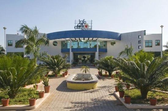 Infocity Club And Resort Gandhinagar Exterior foto
